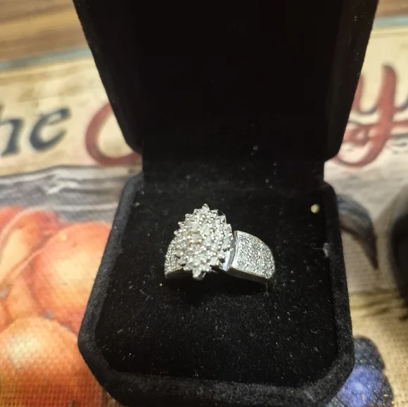 10k gold 1Ct diamond ring - Picture 2 of 6